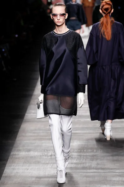 Look 13